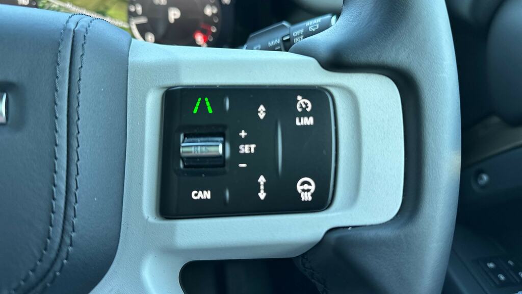 Land Rover Defender 130 X-dynamic Hse Black #36