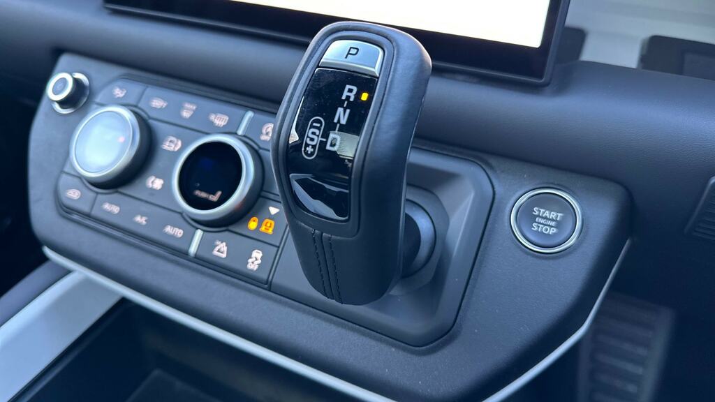 Land Rover Defender 130 X-dynamic Hse Black #13