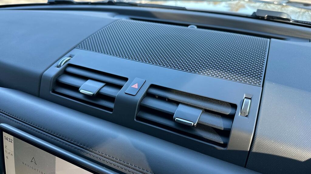 Land Rover Defender 130 X-dynamic Hse Black #24