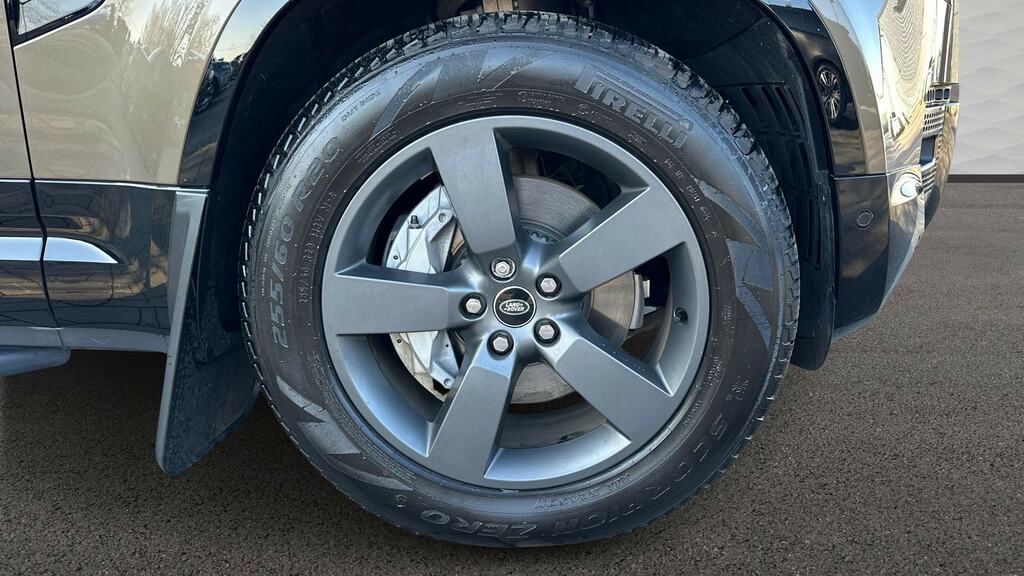 Land Rover Defender 130 X-dynamic Hse Black #8