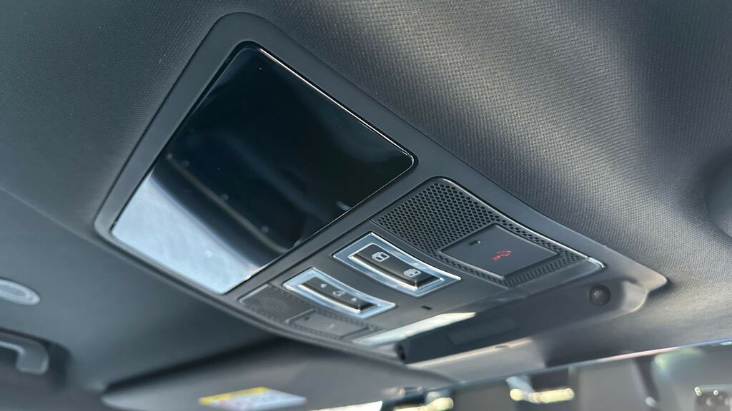 Land Rover Defender 130 X-dynamic Hse Black #23