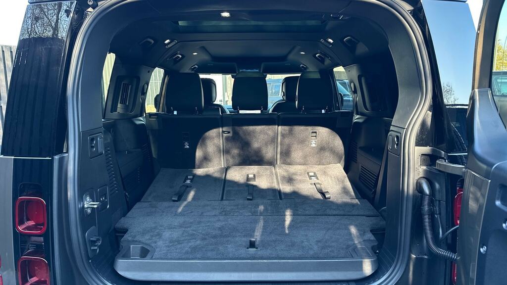 Land Rover Defender 130 X-dynamic Hse Black #10