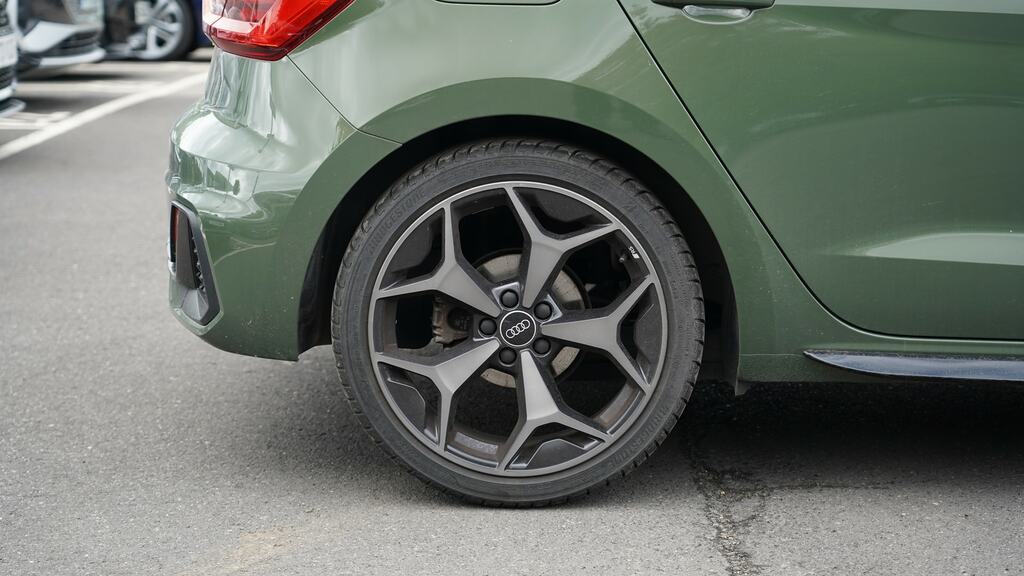 Audi A1 35 Tfsi Black Edition S Tronic YG75EFK Green #5