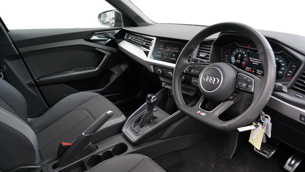 Audi A1 35 Tfsi Black Edition S Tronic YG75EFK Green #6