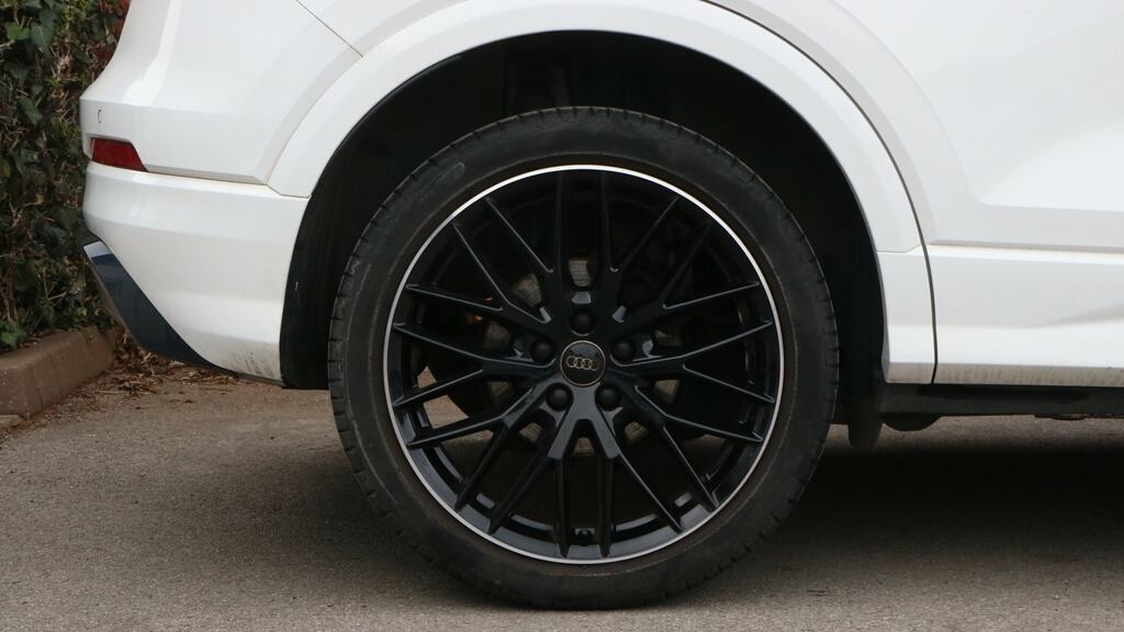 Audi Q2 30 Tfsi Black Edition White #5