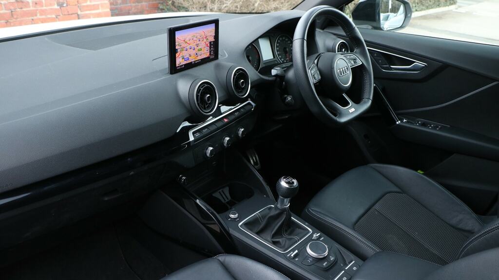 Audi Q2 30 Tfsi Black Edition White #2