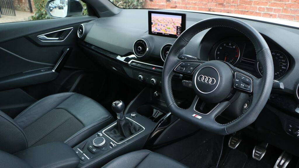 Audi Q2 30 Tfsi Black Edition White #6