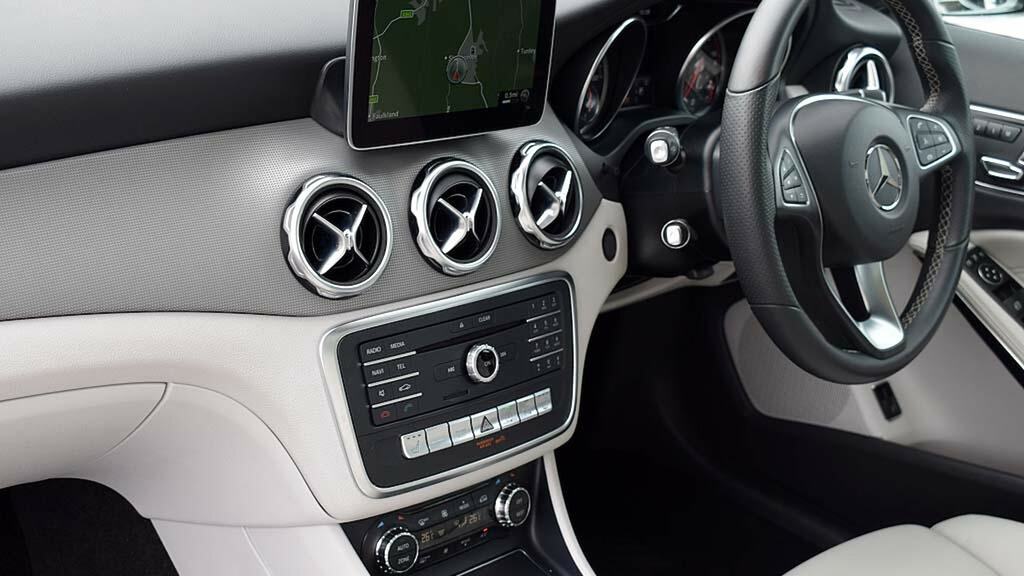 Mercedes-Benz GLA Class Gla 200D Sport Premium Plus Silver #6