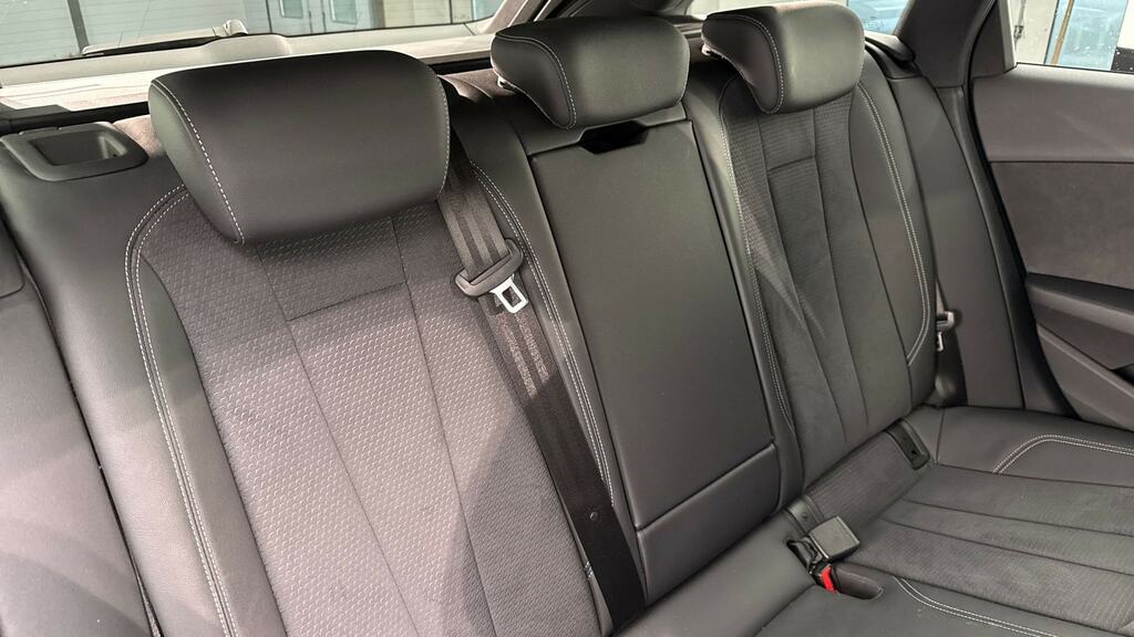 Audi A4 Avant Black Edition Blue #16