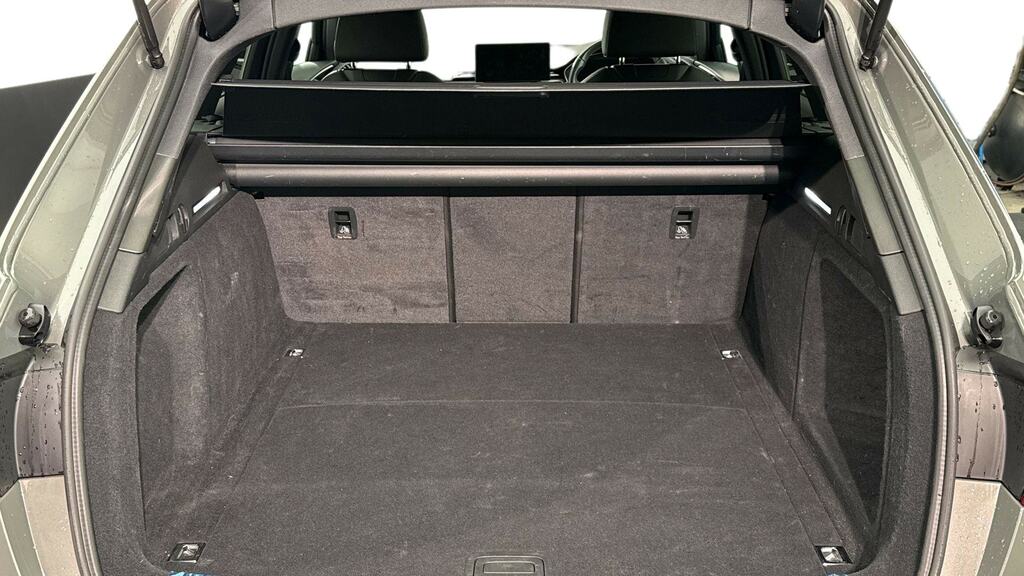 Audi A4 Avant Black Edition Blue #20