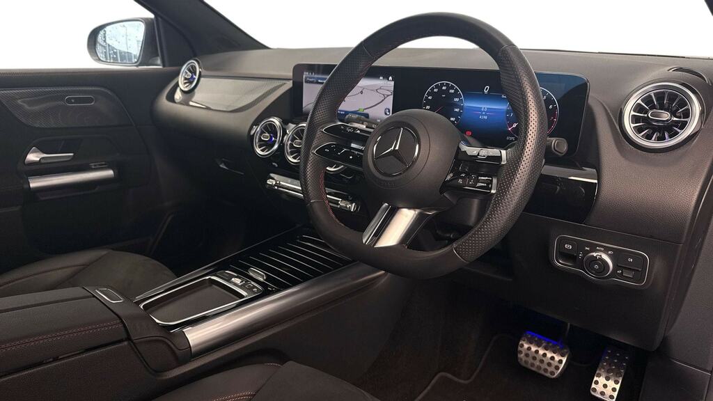 Mercedes-Benz GLA Class Gla 200 Amg Line Executive Black #3