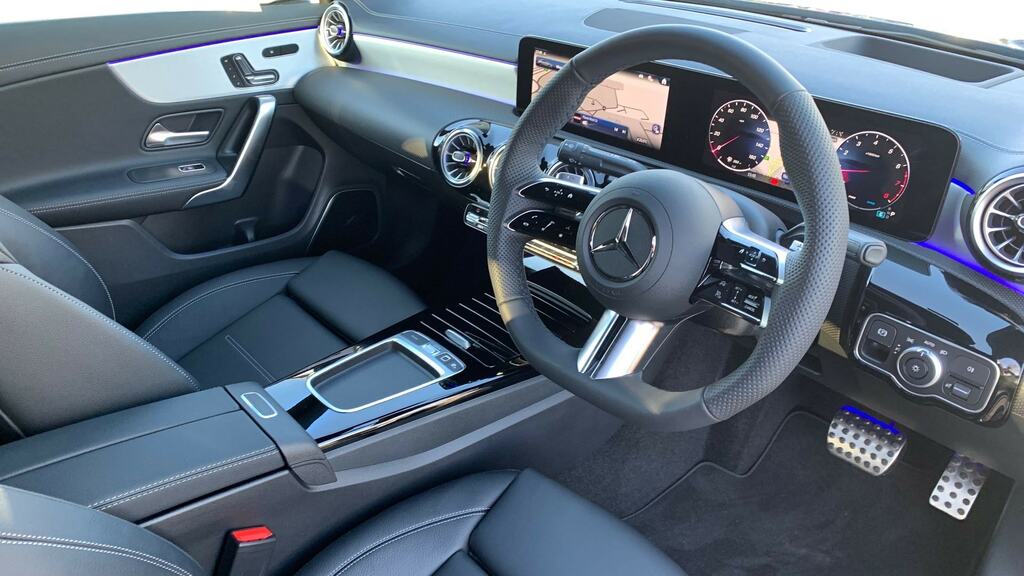 Mercedes-Benz CLA Class Cla 200 Amg Line Premium Plus Tip Black #3
