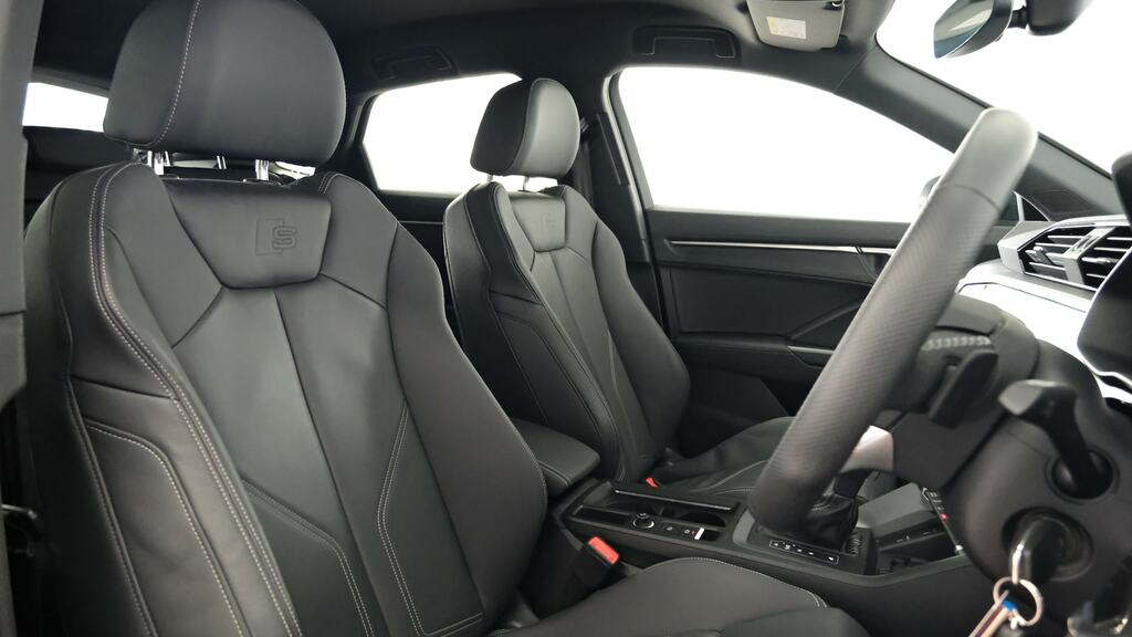 Audi Q3 Black Edition Black #21