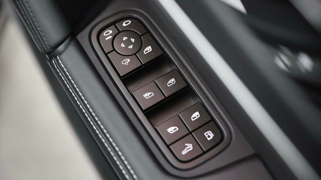 Porsche Cayenne E-hybrid Tiptronic S White #25