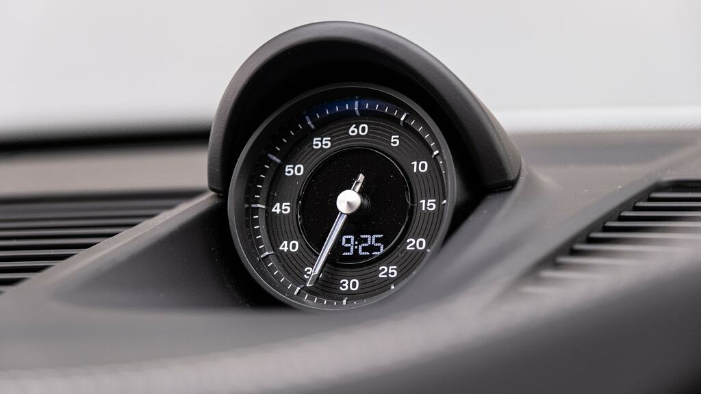 Porsche 911 2dr Pdk Black #18