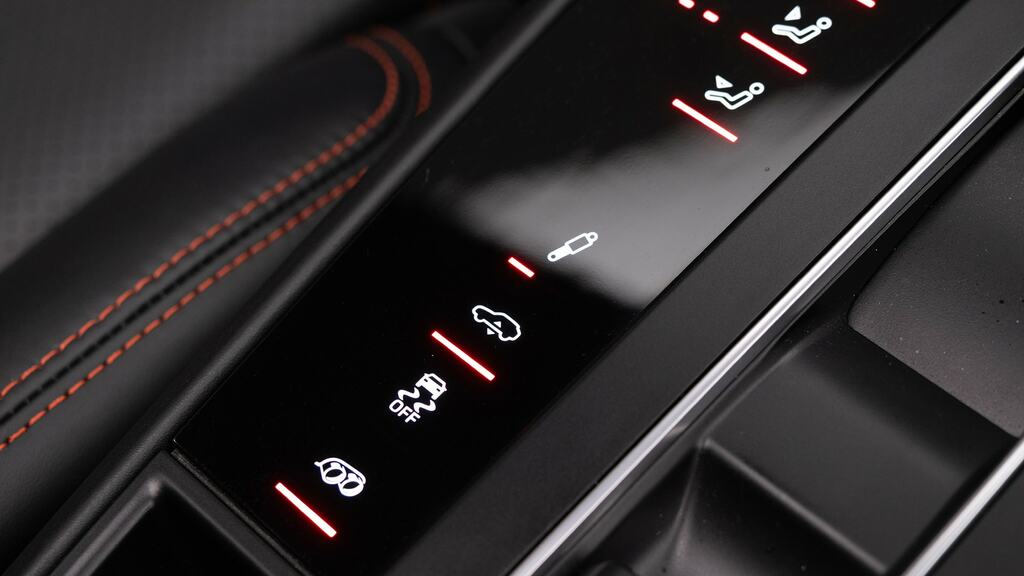 Porsche Macan 5dr Pdk Black #38