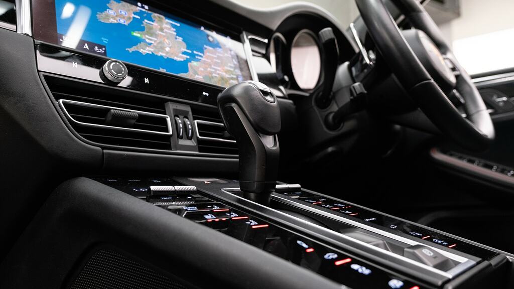 Porsche Macan 5dr Pdk Black #12