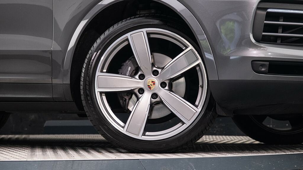 Porsche Cayenne V8 Turbo Tiptronic Black #9