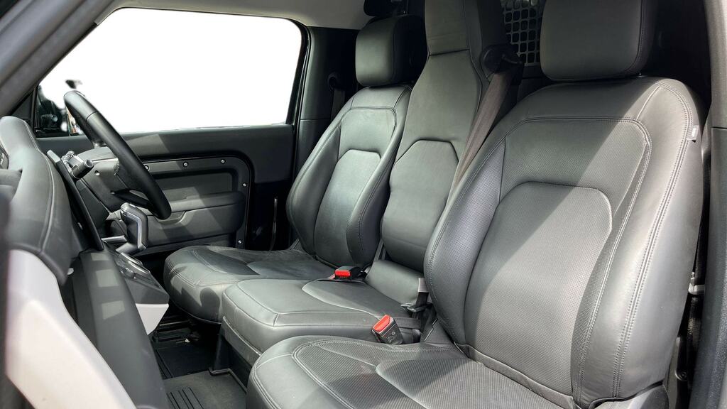 Land Rover Defender 90 3.0 D250 Hard Top X-dynamic Hse 3 Seat DY25YWJ Black #4