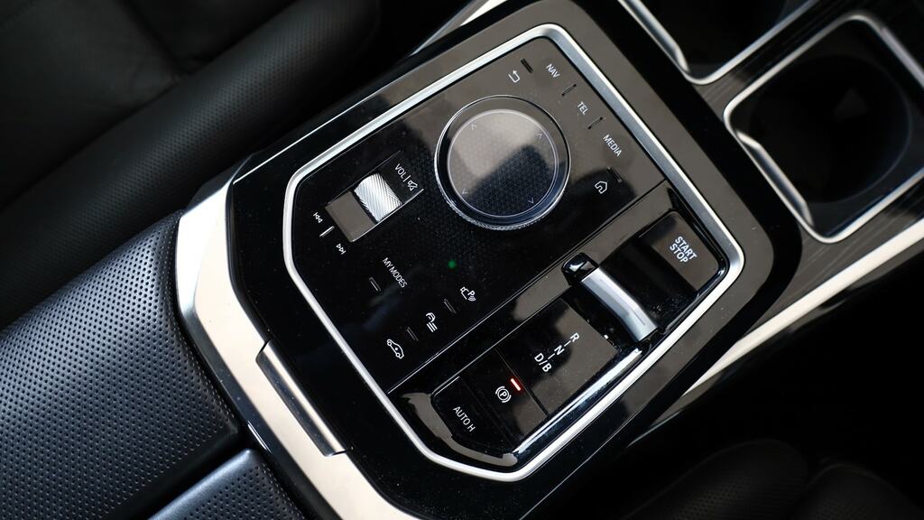BMW i7 Excellence Black #10