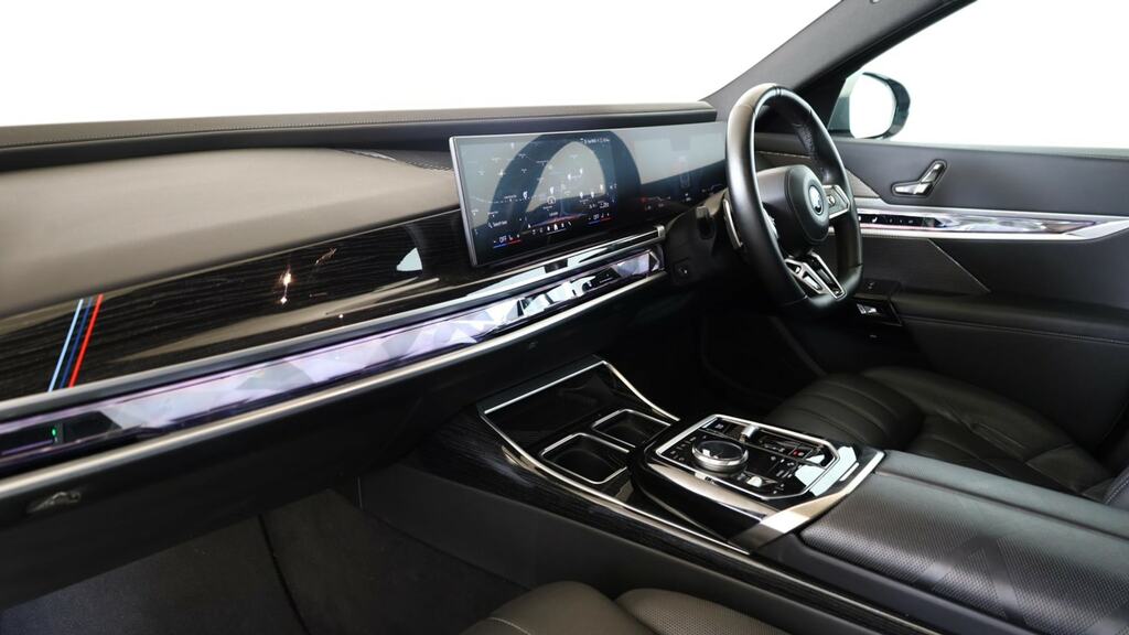 BMW i7 Excellence Black #7