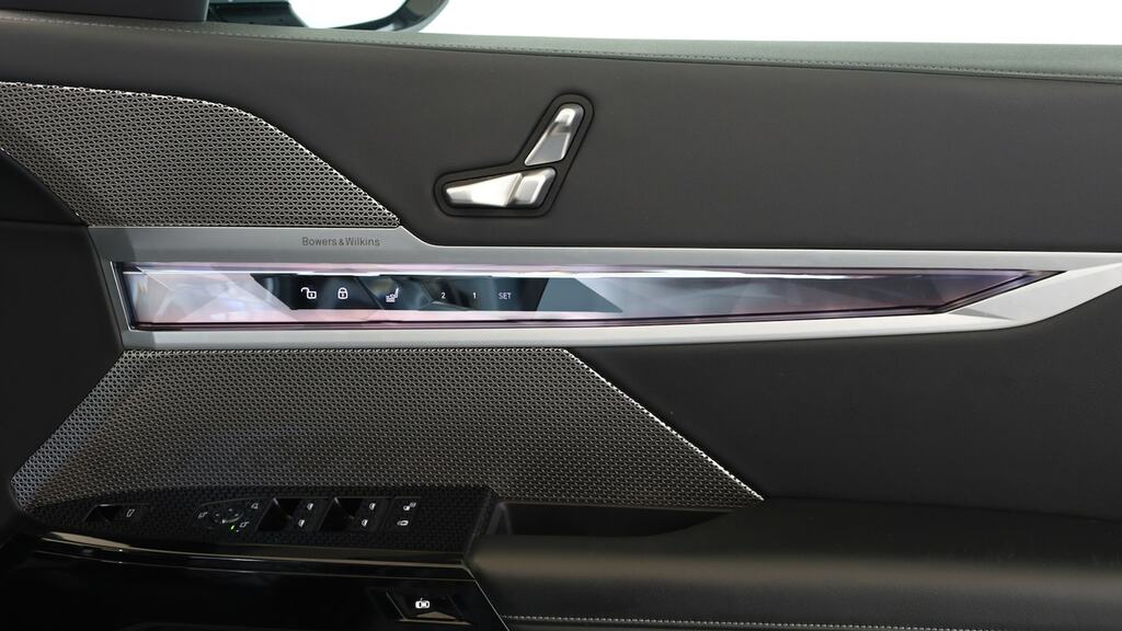 BMW i7 Excellence Black #20