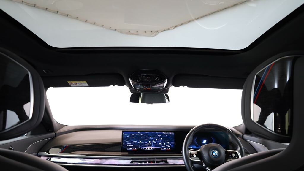 BMW i7 Excellence Black #19