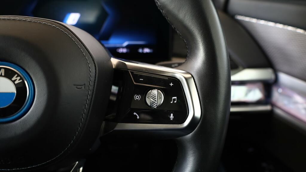 BMW i7 Excellence Black #18