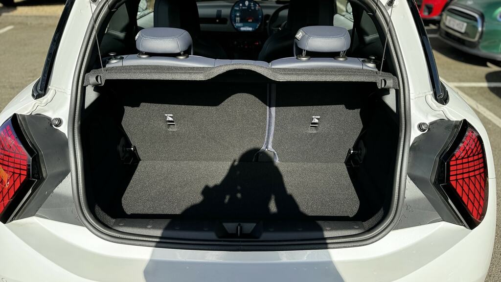 Mini Hatch 1.5 C Classic 2025 Blue #13