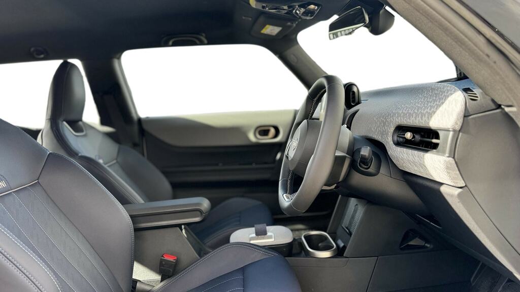 Mini Hatch 1.5 C Classic 2025 Blue #11