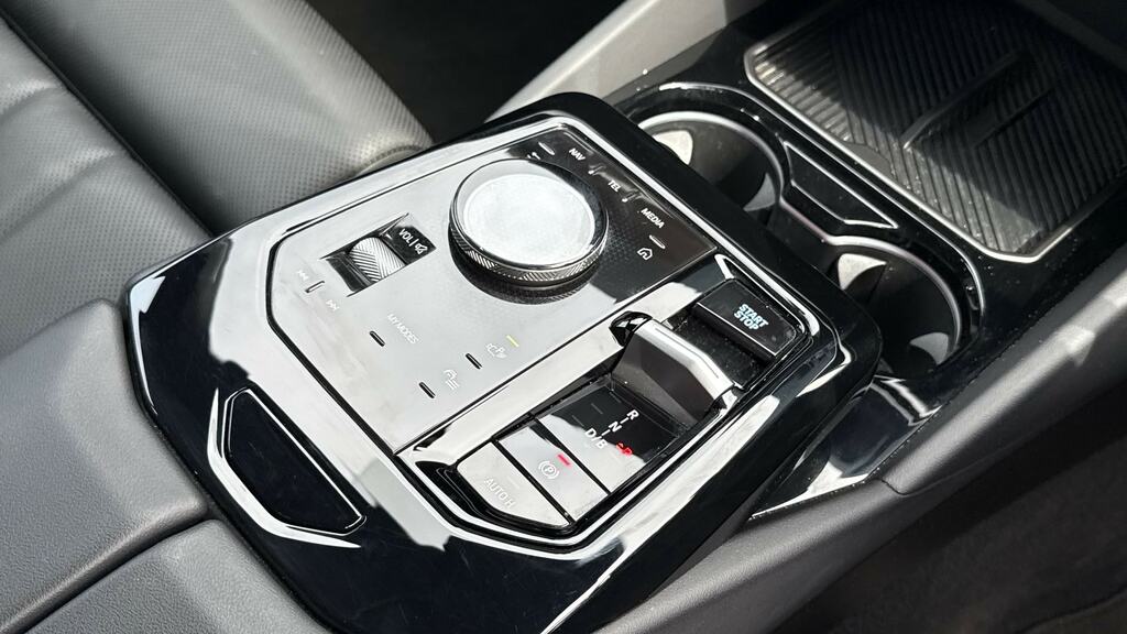 BMW i5 M60 Blue #10