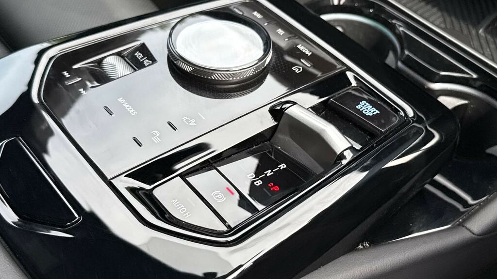 BMW i5 M60 Blue #19