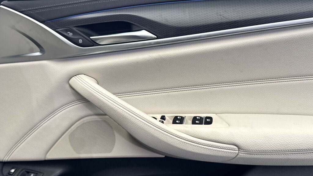BMW 5 Series Se Black #20