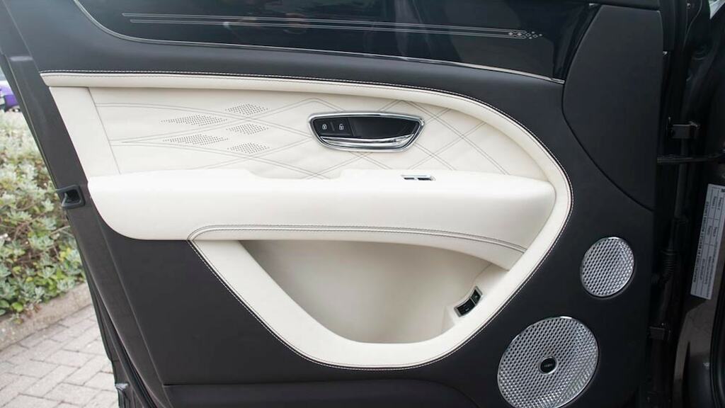 Bentley Bentayga 4L S Black #23
