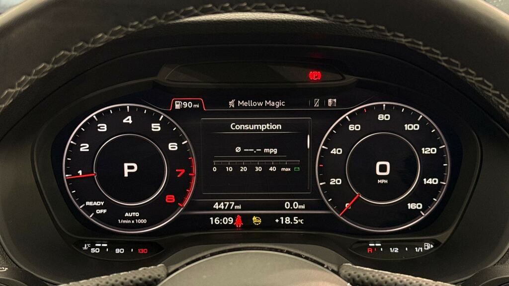 Audi Q2 Black Edition Black #11