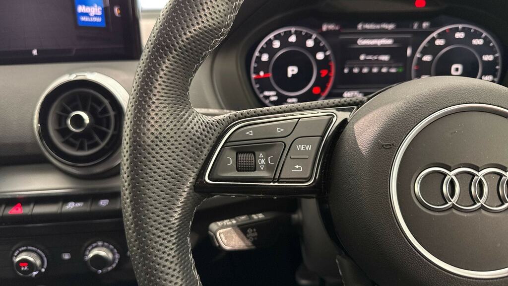 Audi Q2 Black Edition Black #17