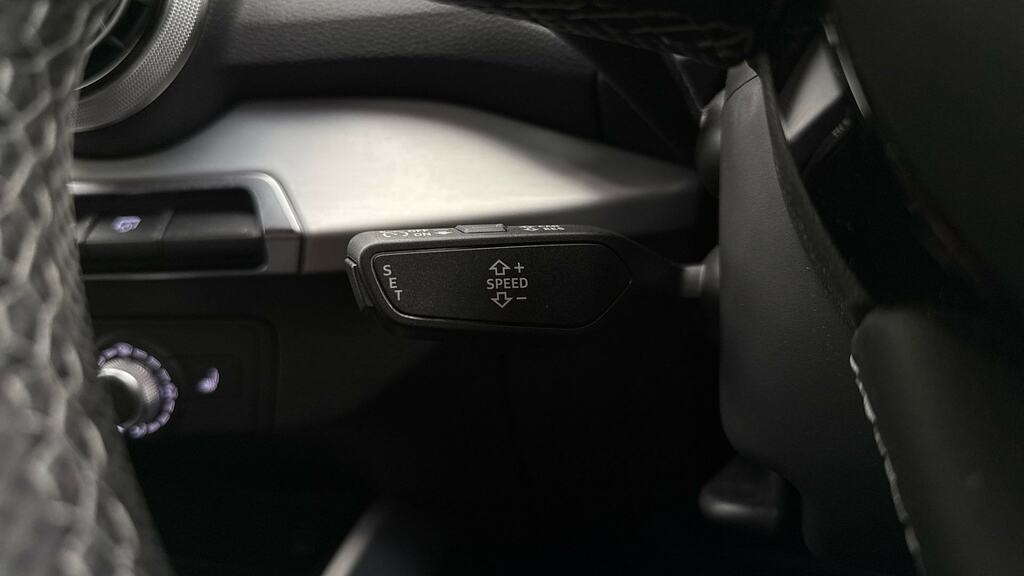 Audi Q2 Black Edition Black #26