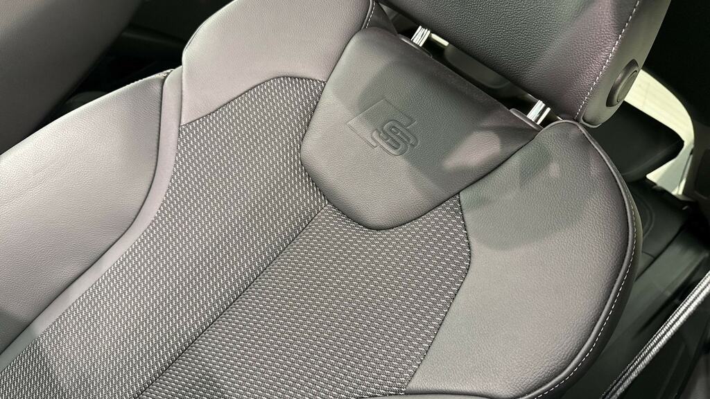 Audi Q2 Black Edition Black #9