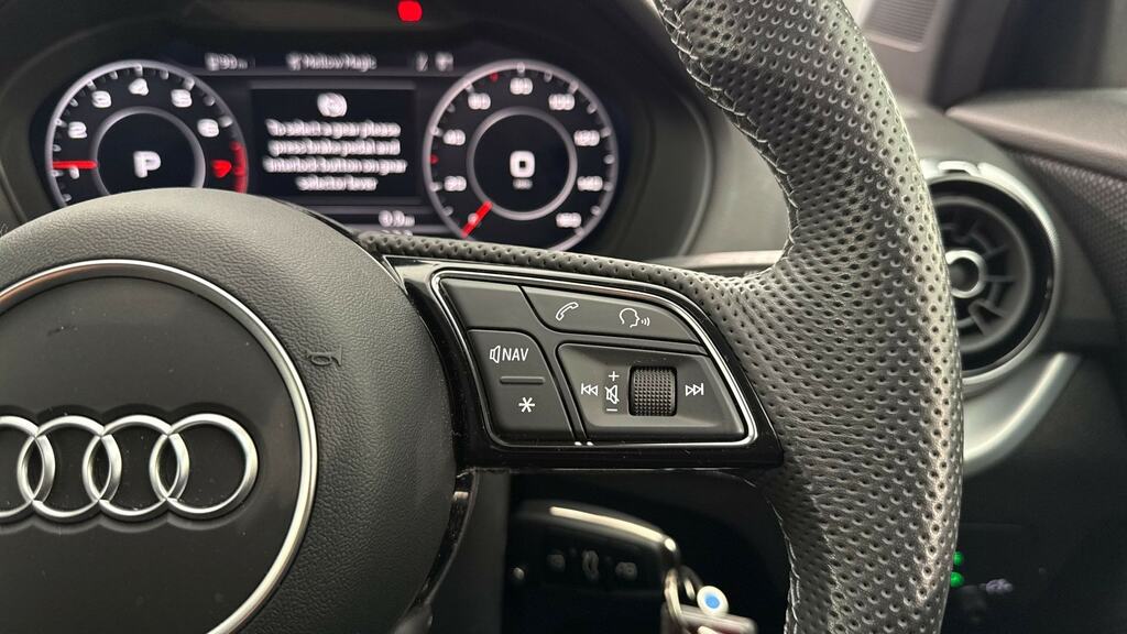 Audi Q2 Black Edition Black #18