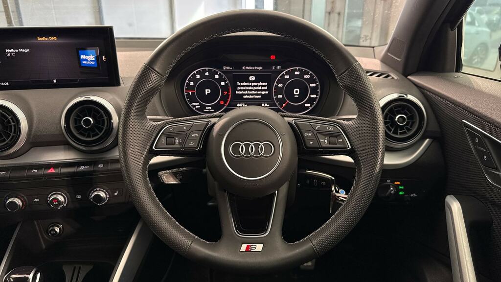Audi Q2 Black Edition Black #10