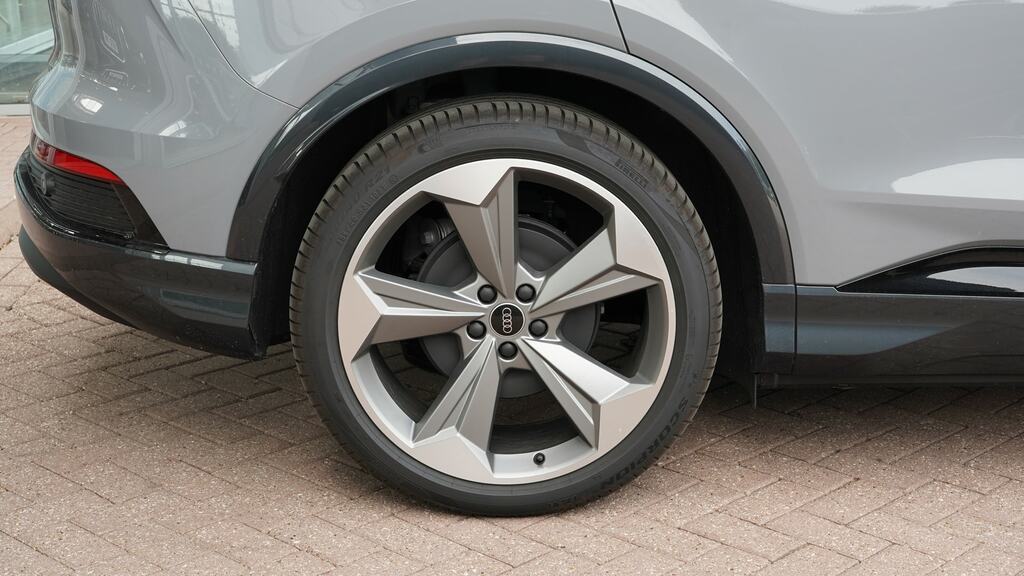 Audi Q4 E Tron 150Kw 40 63Kwh Black Edition Tech Pack YF26TXR Grey #5