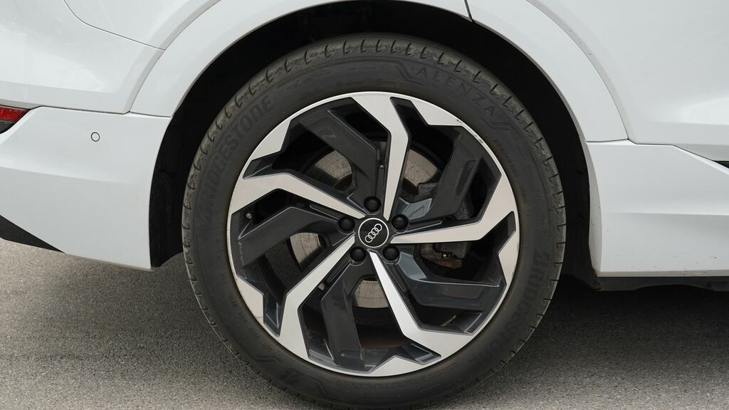 Audi E-tron 230Kw 50 Quattro 71Kwh Black Edition YC21HRB White #5