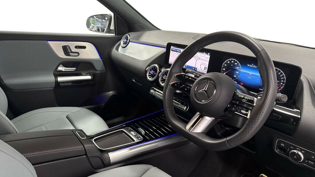 Mercedes-Benz GLA Class Gla 250E Amg Line Premium White #3