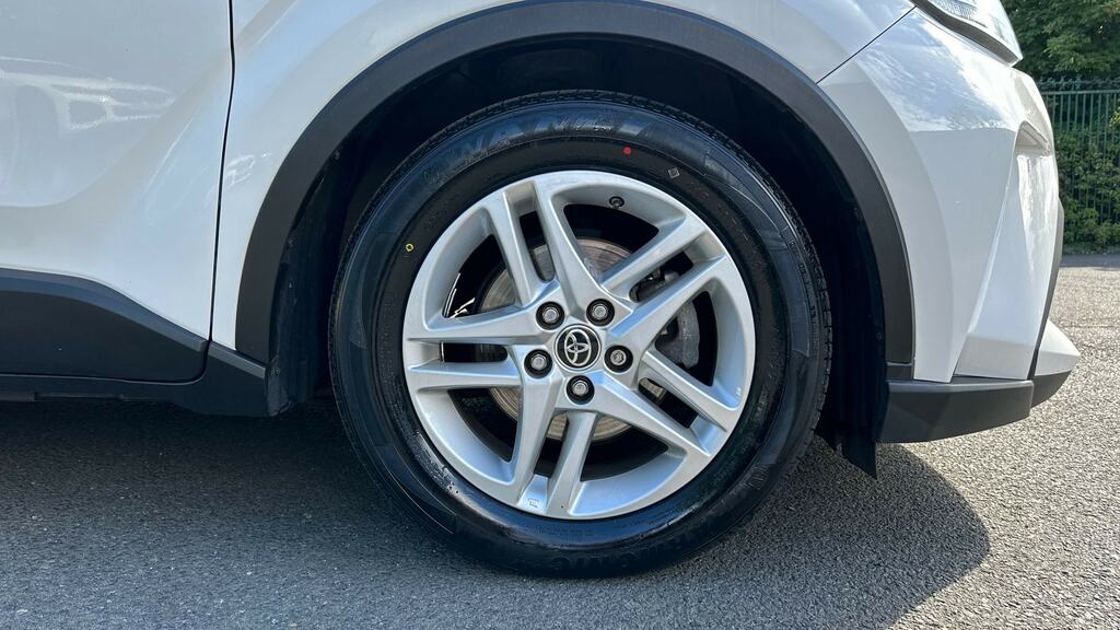 Toyota C-Hr 1.8 Hybrid Icon Cvt YY71AKX White #5