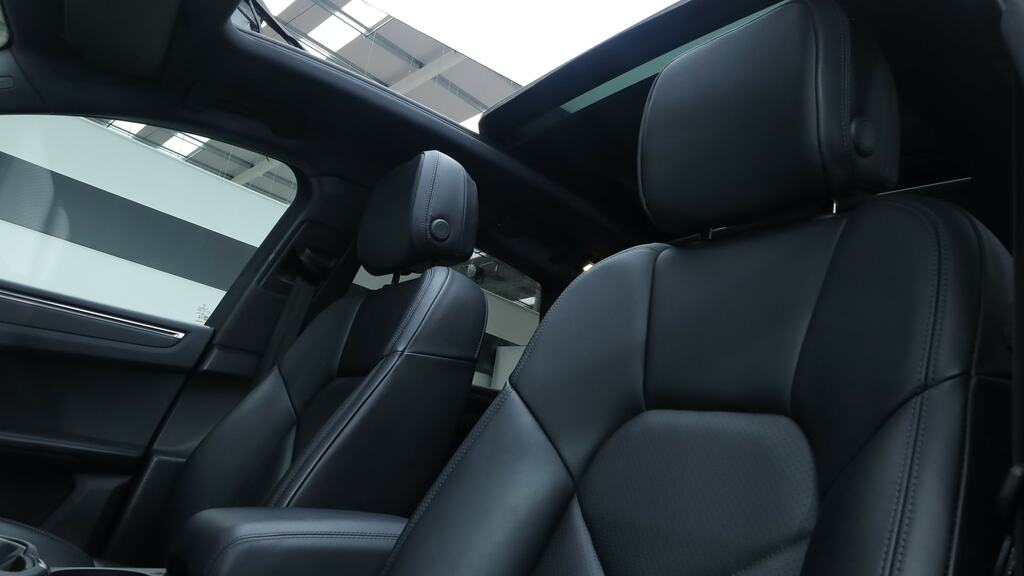 Porsche Macan S Silver #18