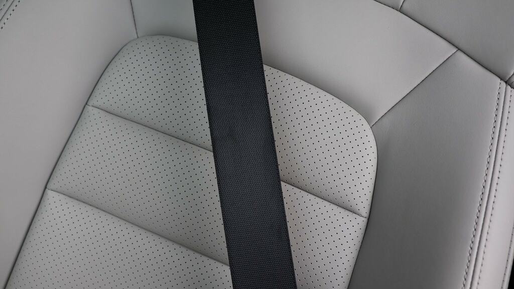 Porsche Taycan 4X2 White #21