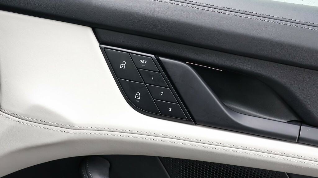 Porsche Taycan 4X2 White #16
