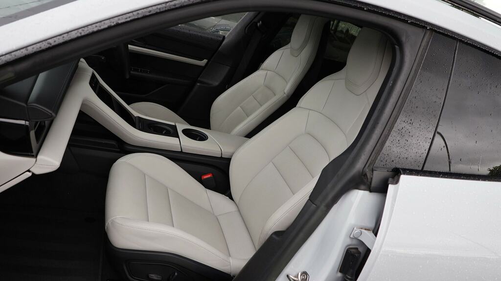 Porsche Taycan 4X2 White #18