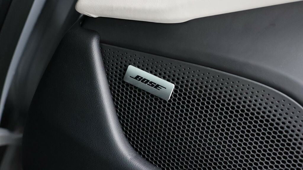 Porsche Taycan 4X2 White #17