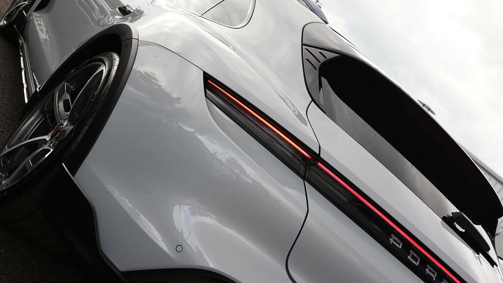 Porsche Taycan 4X2 White #24